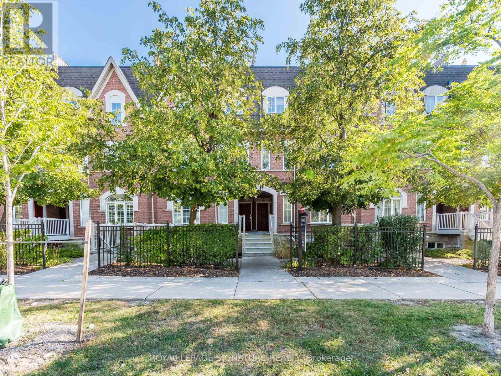 Row / Townhouse for Sale in 11 - 3055 ELMCREEK ROAD|Mississauga (Cooksville), Ontario L5B4J9 3