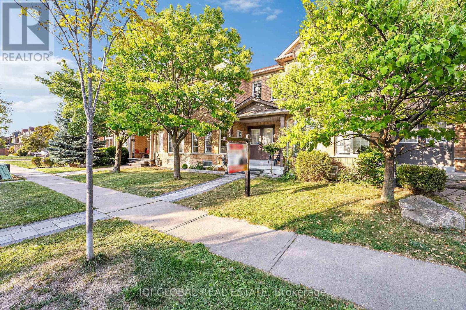 Row / Townhouse for Sale in 5861 RAINBERRY DRIVE|Mississauga (Churchill Meadows), Ontario L5M6S4 3