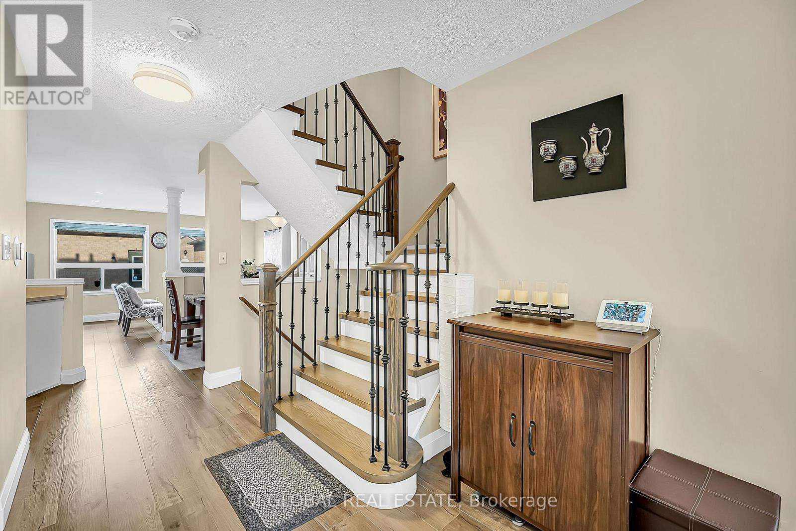 Row / Townhouse for Sale in 5861 RAINBERRY DRIVE|Mississauga (Churchill Meadows), Ontario L5M6S4 5