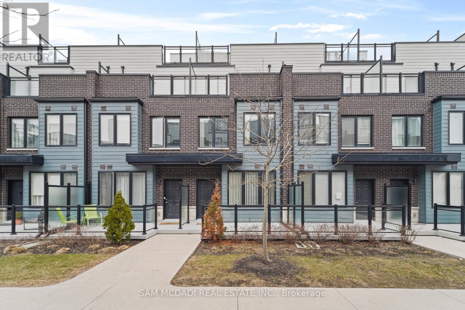 Row / Townhouse for Sale in 14 - 1150 STROUD LANE|Mississauga (Clarkson), Ontario L5J1L4