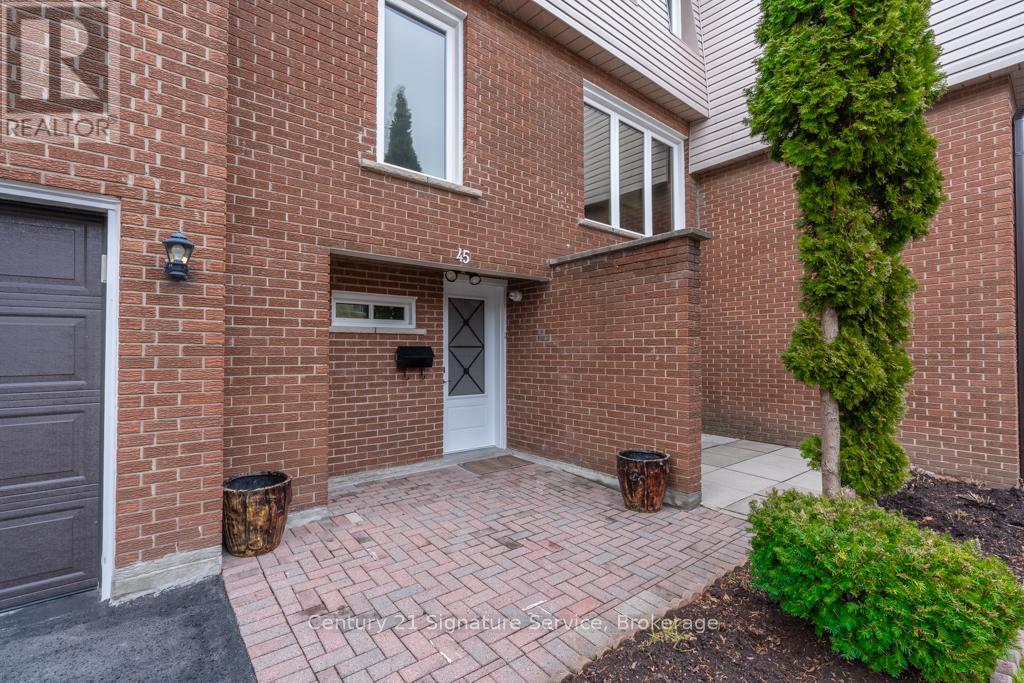 Row / Townhouse for Sale in 45 - 3175 KIRWIN AVENUE|Mississauga (Cooksville), Ontario L5A3M4 3