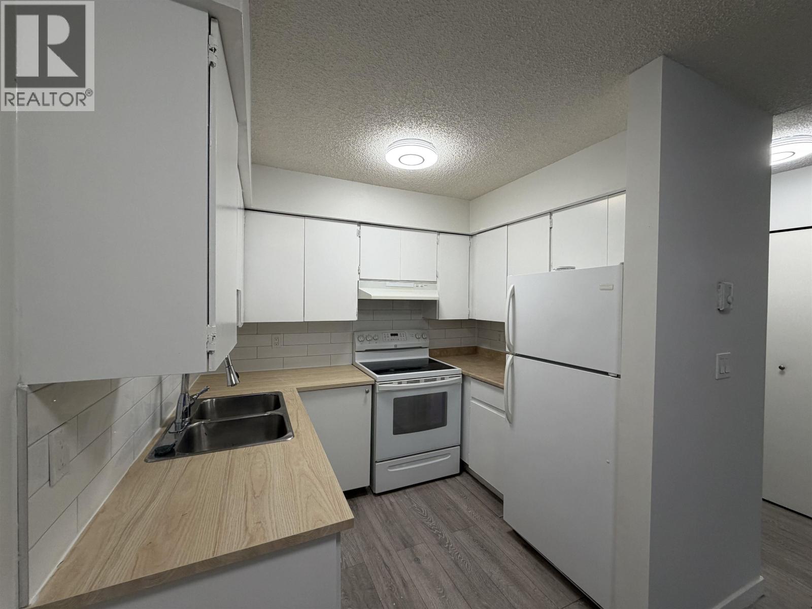 303 1948 COQUITLAM AVENUE, Port Coquitlam, British Columbia V3B1J3