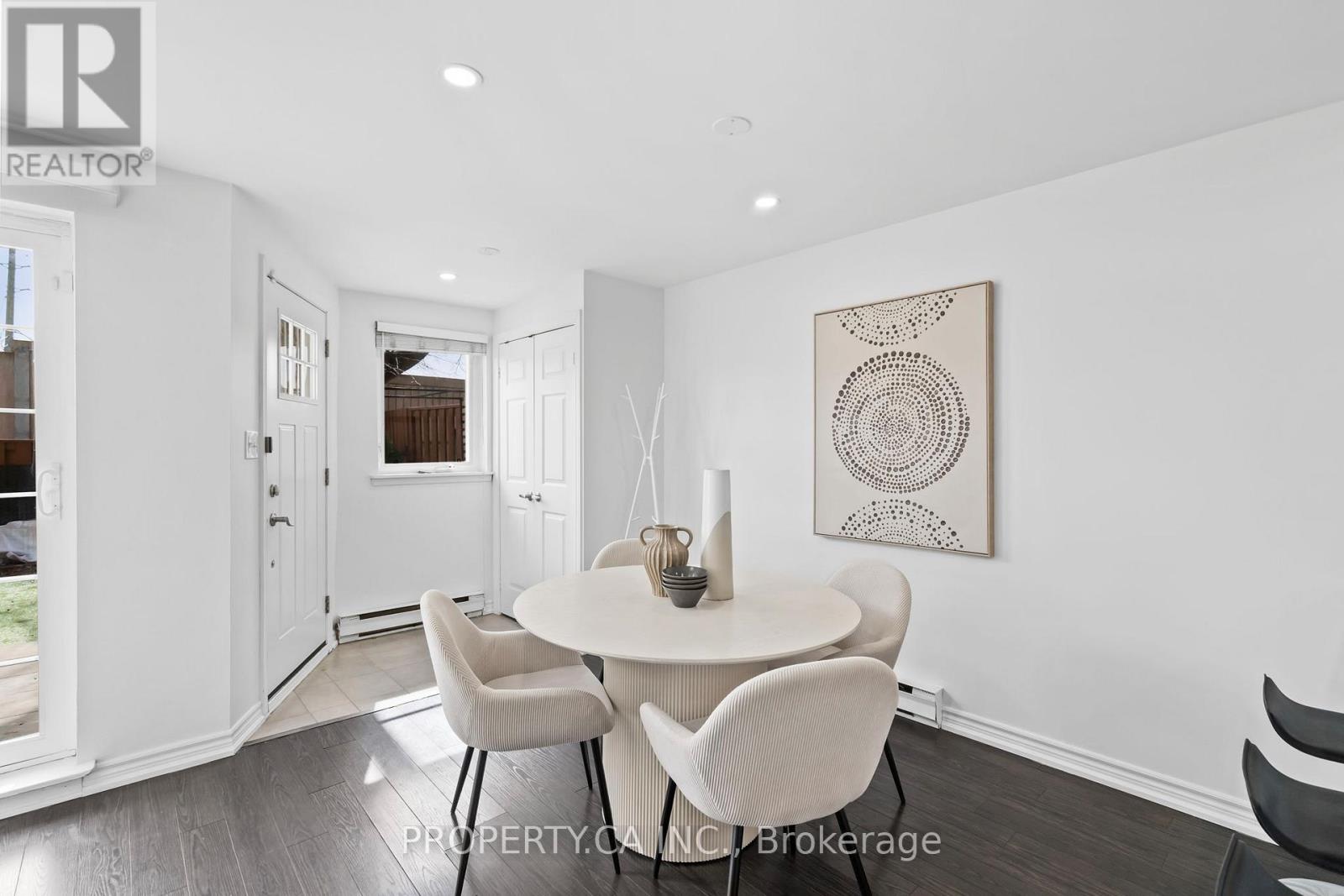 Row / Townhouse for Sale in 179 - 1055 DUNDAS STREET E|Mississauga (Applewood), Ontario L4Y3X6 3