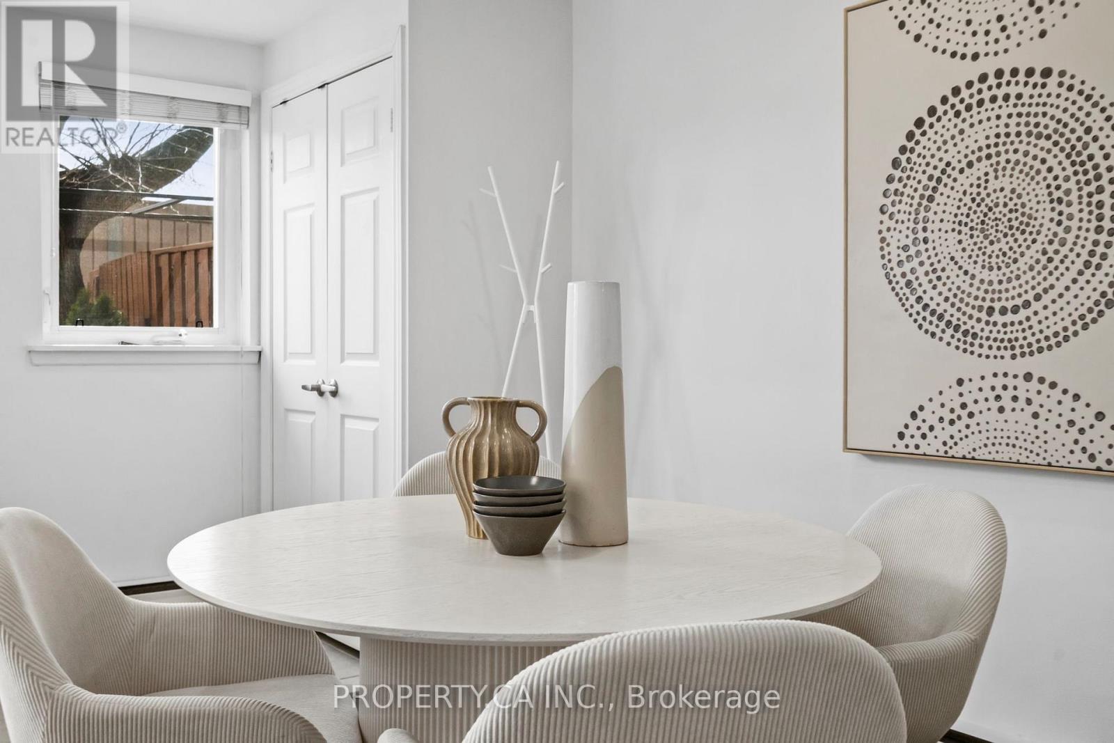 Row / Townhouse for Sale in 179 - 1055 DUNDAS STREET E|Mississauga (Applewood), Ontario L4Y3X6 4