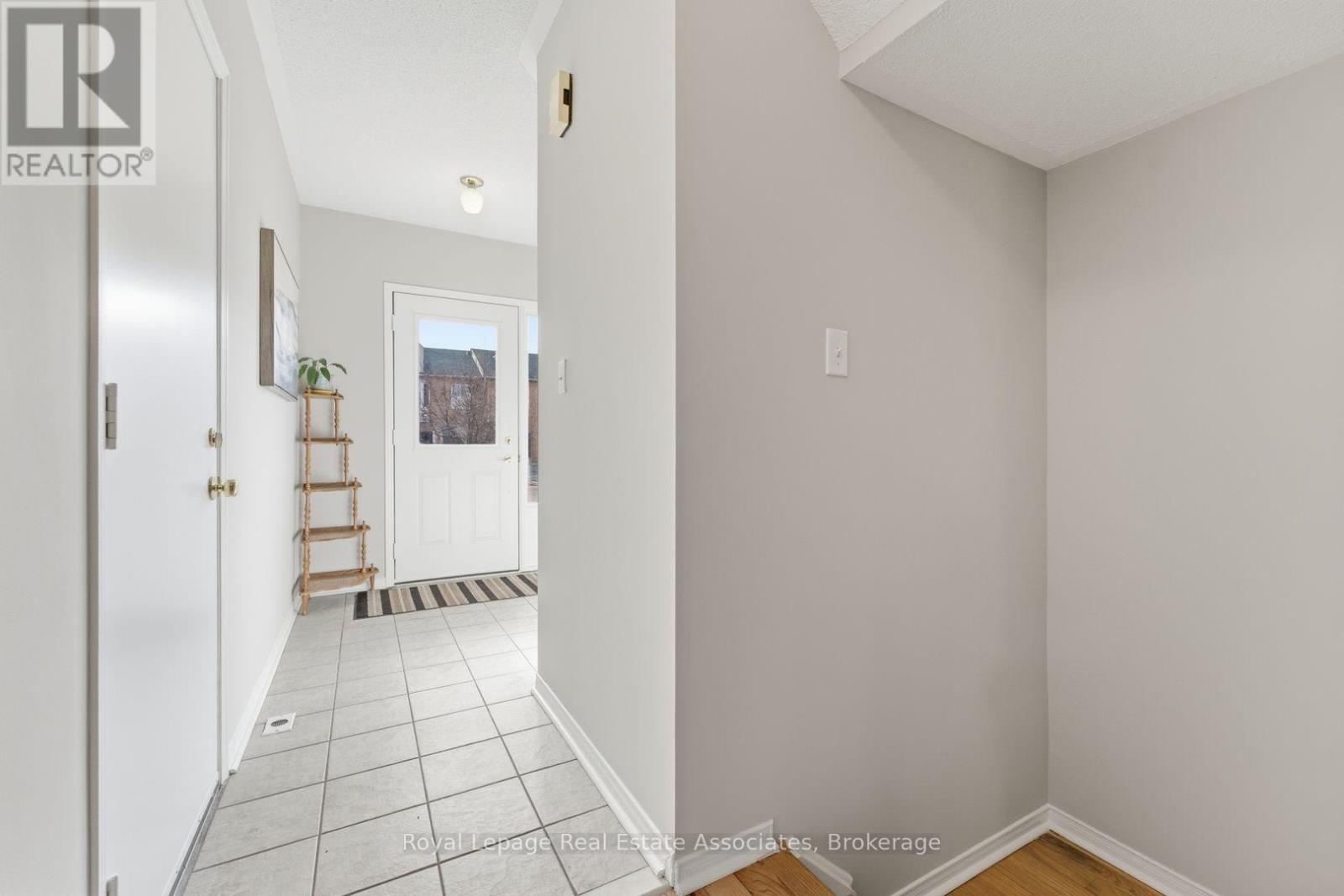 Row / Townhouse for Sale in 27 - 819 VILLAGE GREEN BOULEVARD|Mississauga (Lakeview), Ontario L5E3H7 5