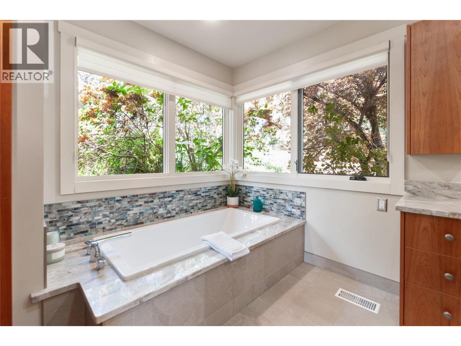 For sale: 1306 Smethurst Road, Naramata, British Columbia V0H1N1 ...