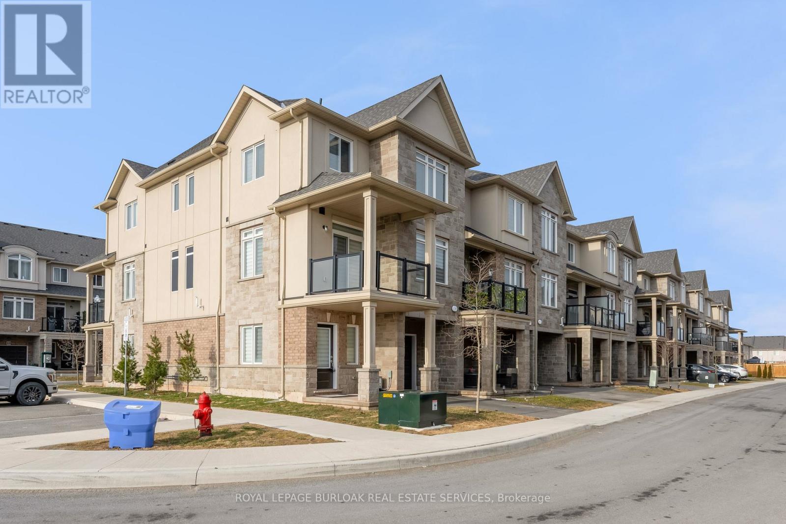 36 - 40 ZINFANDEL DRIVE, Hamilton (Stoney Creek), Ontario L8E0L1