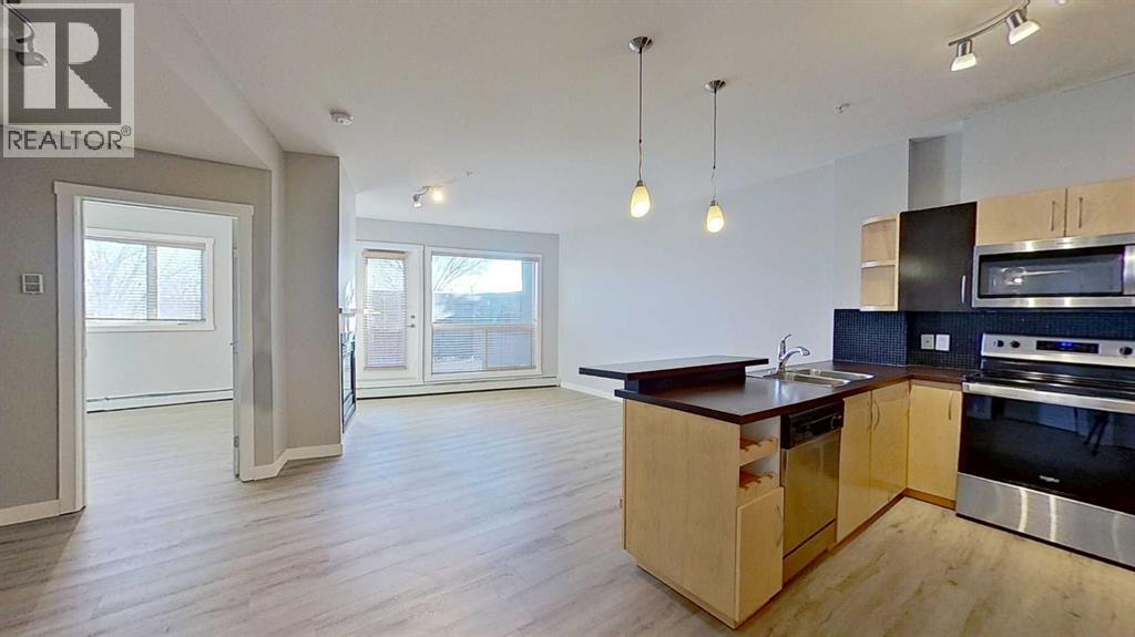 Apartment for Sale in 121, 69 Springborough Court SW|Calgary, Alberta T3H5V5 2