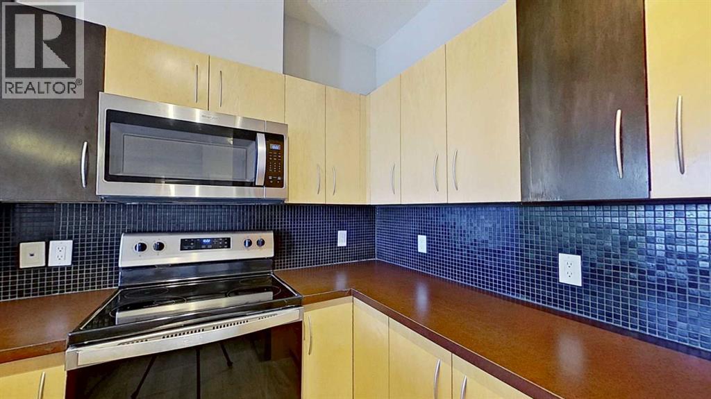 Apartment for Sale in 121, 69 Springborough Court SW|Calgary, Alberta T3H5V5 5