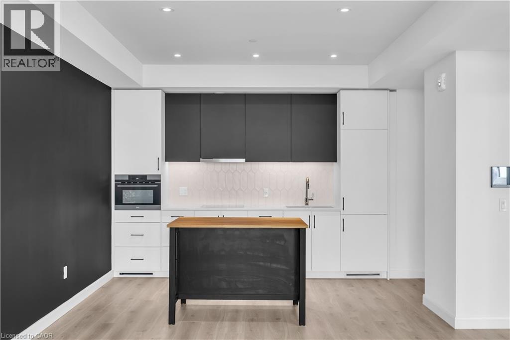 741 KING Street W Unit# 1708, Kitchener, Ontario N2G0E9