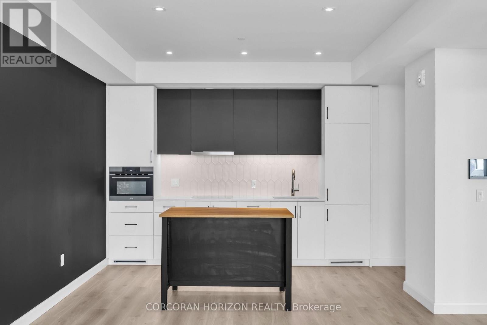 1708 - 741 KING STREET W, Kitchener, Ontario N2G0E9