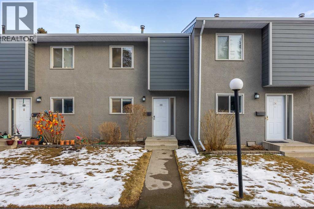 Row / Townhouse for Sale in 33, 219 90 Avenue SE|Calgary, Alberta T2J0A3