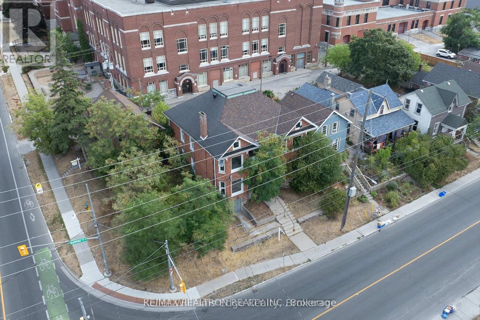 514-516 Aylmer Street N, Town Ward 3