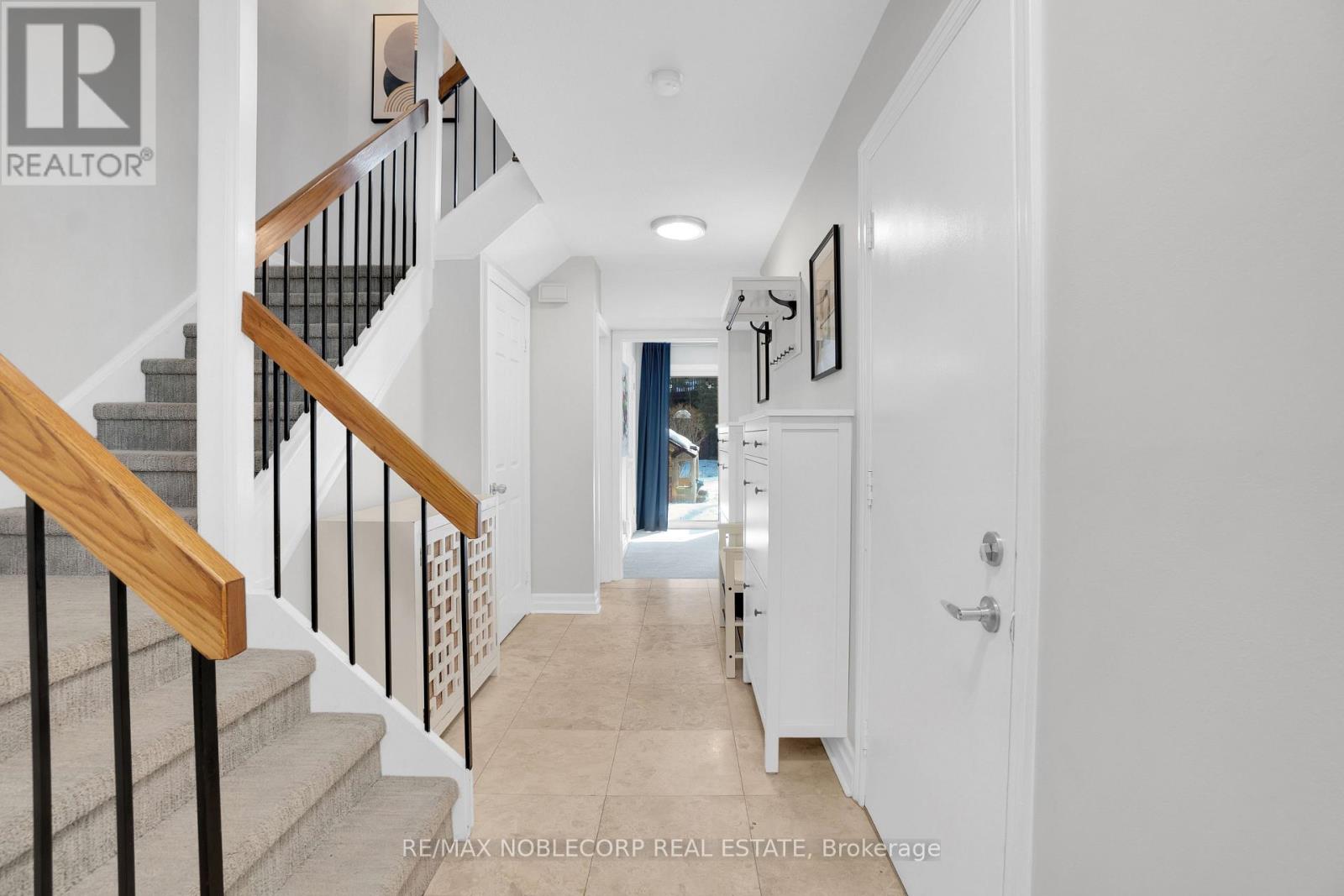 Row / Townhouse for Sale in 52 - 1080 WALDEN CIRCLE|Mississauga (Clarkson), Ontario L5J4J9 3