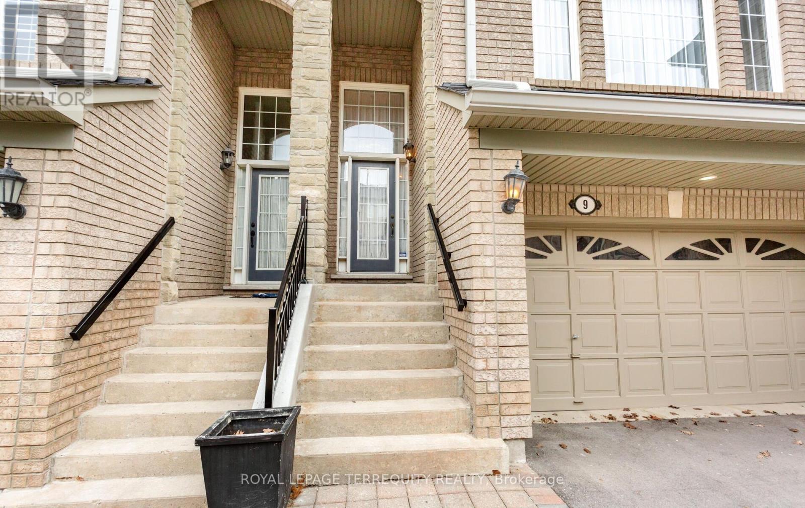 Row / Townhouse for Sale in 9 - 485 BRISTOL ROAD W|Mississauga (Hurontario), Ontario L5R4G2 3