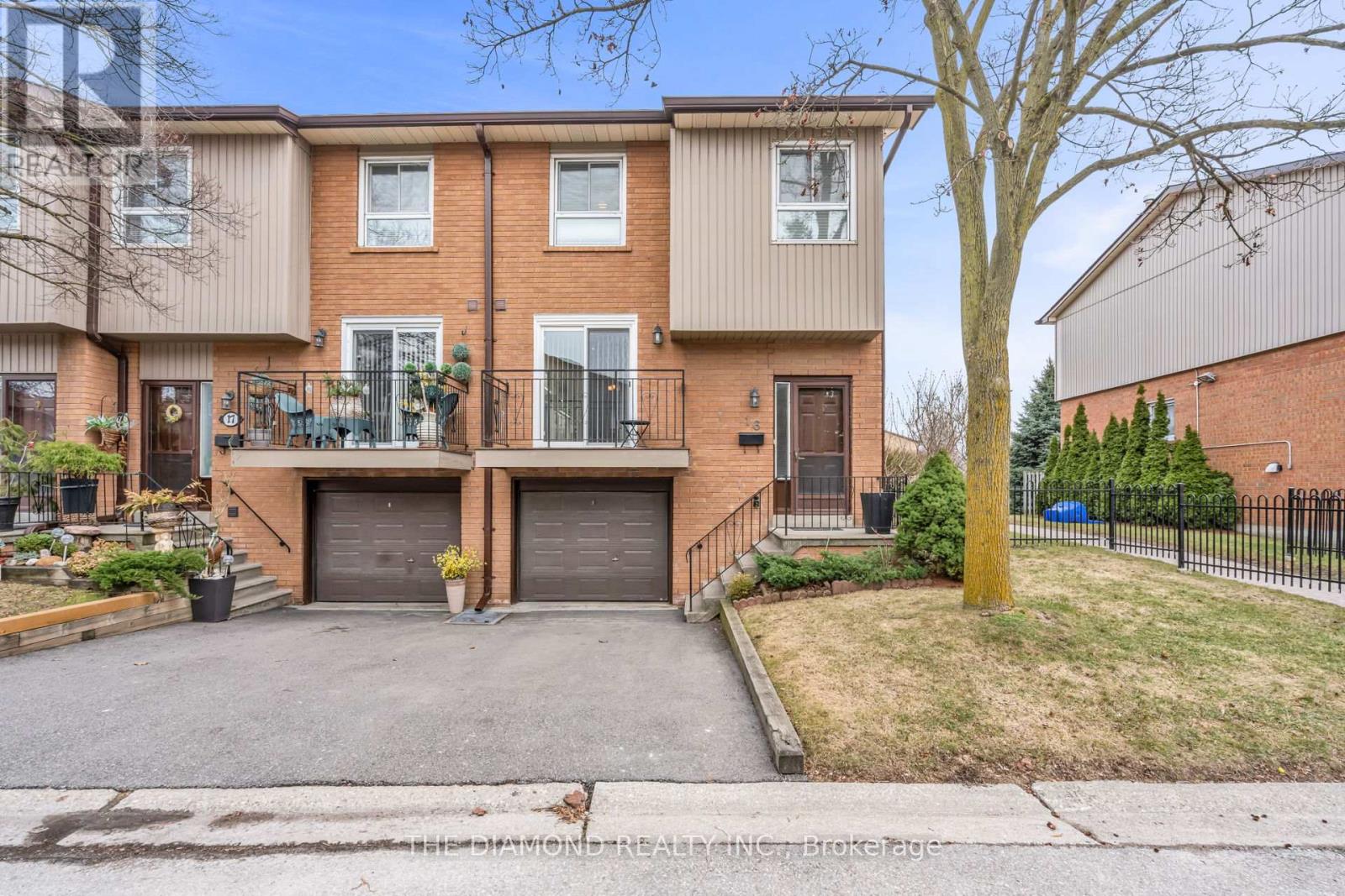 Row / Townhouse for Sale in 16 - 725 VERMOUTH AVENUE|Mississauga (Mississauga Valleys), Ontario L5A3X5