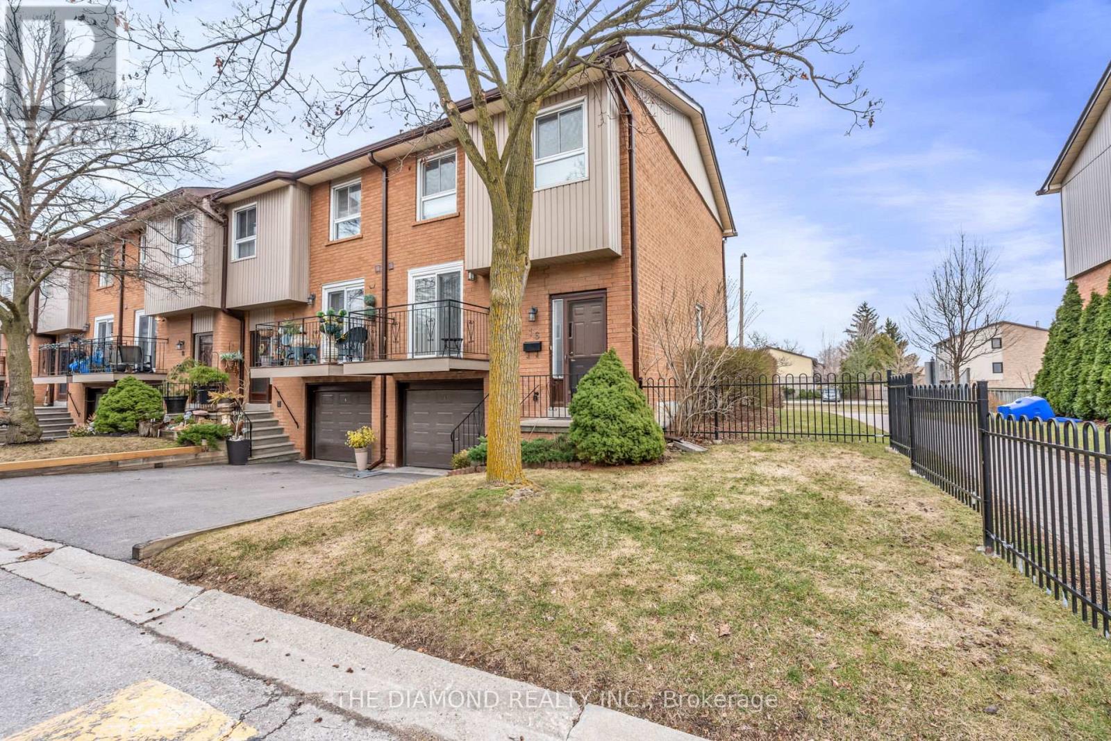 Row / Townhouse for Sale in 16 - 725 VERMOUTH AVENUE|Mississauga (Mississauga Valleys), Ontario L5A3X5 3