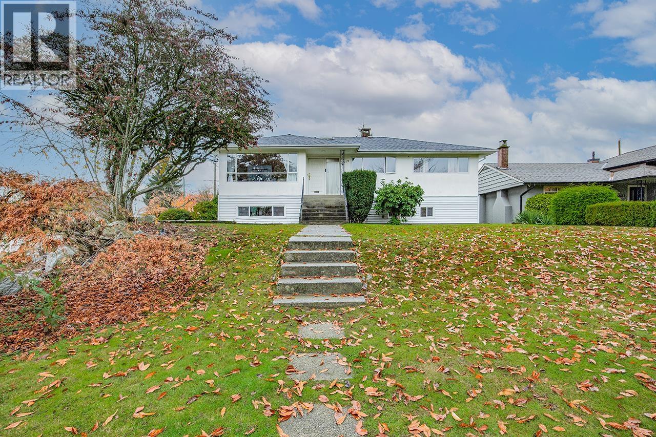 For sale: 4619 WESTLAWN DRIVE, Burnaby, British Columbia V5C3R2 ...