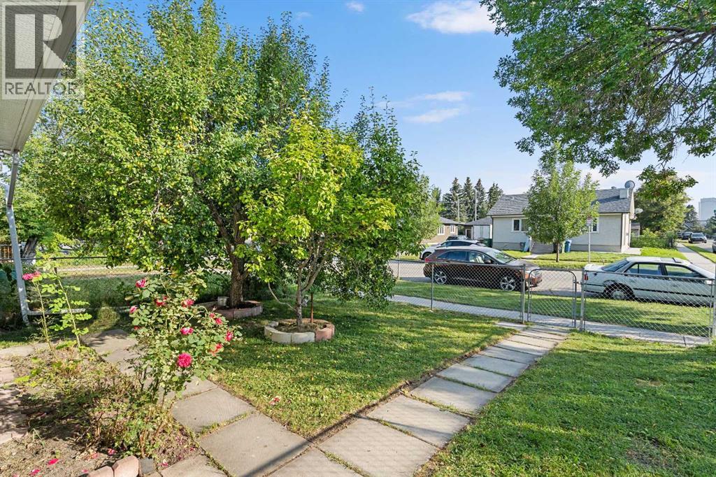 House for Sale in 218 15 Avenue NW|Calgary, Alberta T2M0G8 2