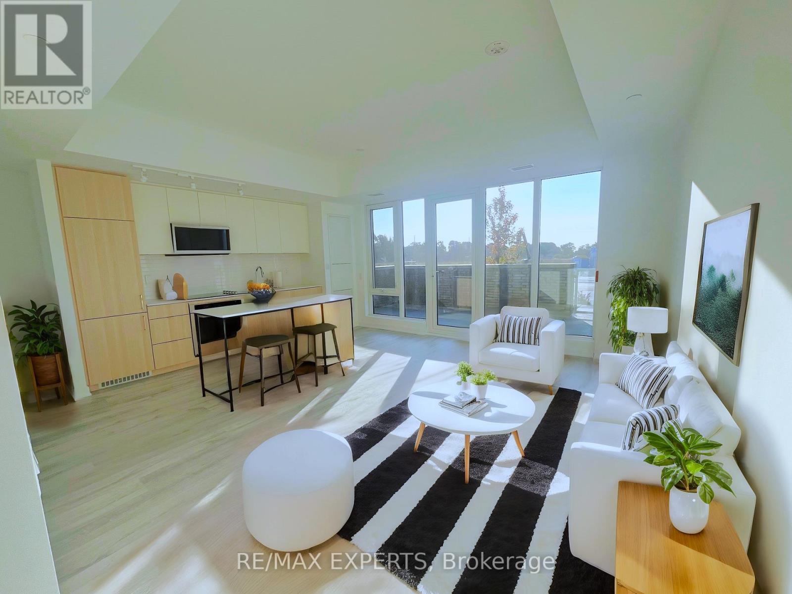 Row / Townhouse for Sale in 101 - 220 MISSINNIHE WAY|Mississauga (Port Credit), Ontario L5H0A9 5
