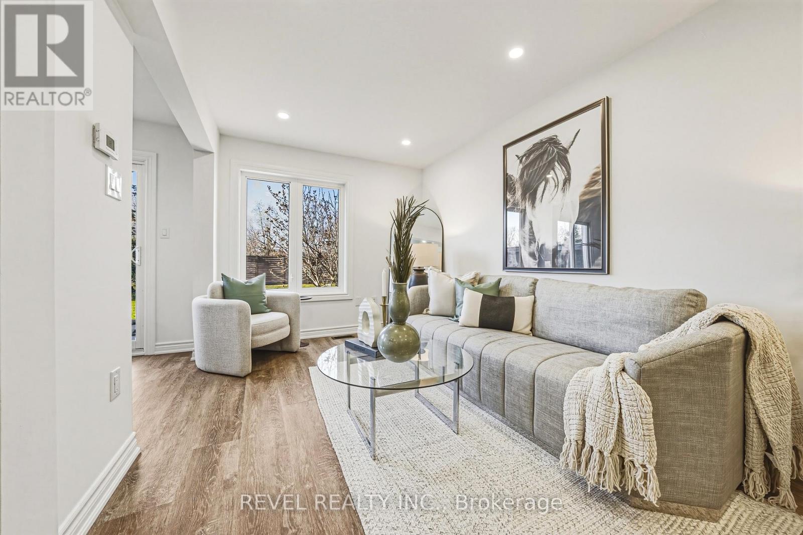 Row / Townhouse for Sale in 72 - 1588 SOUTH PARADE COURT|Mississauga (East Credit), Ontario L5M6E7 2