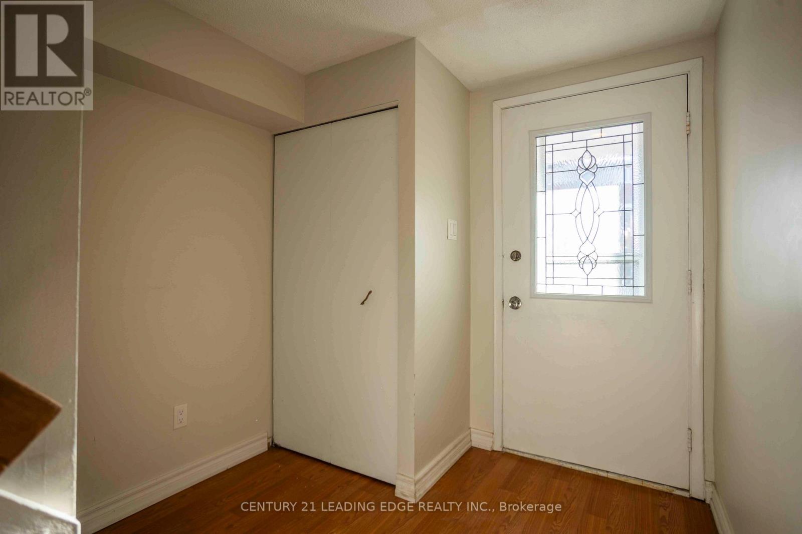 Row / Townhouse for Sale in 15 - 915 INVERHOUSE DRIVE|Mississauga (Clarkson), Ontario L5J4B2 3