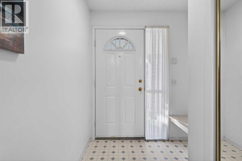 Row / Townhouse for Sale in 320 Sierra Morena Green SW|Calgary, Alberta T3H3H8 4