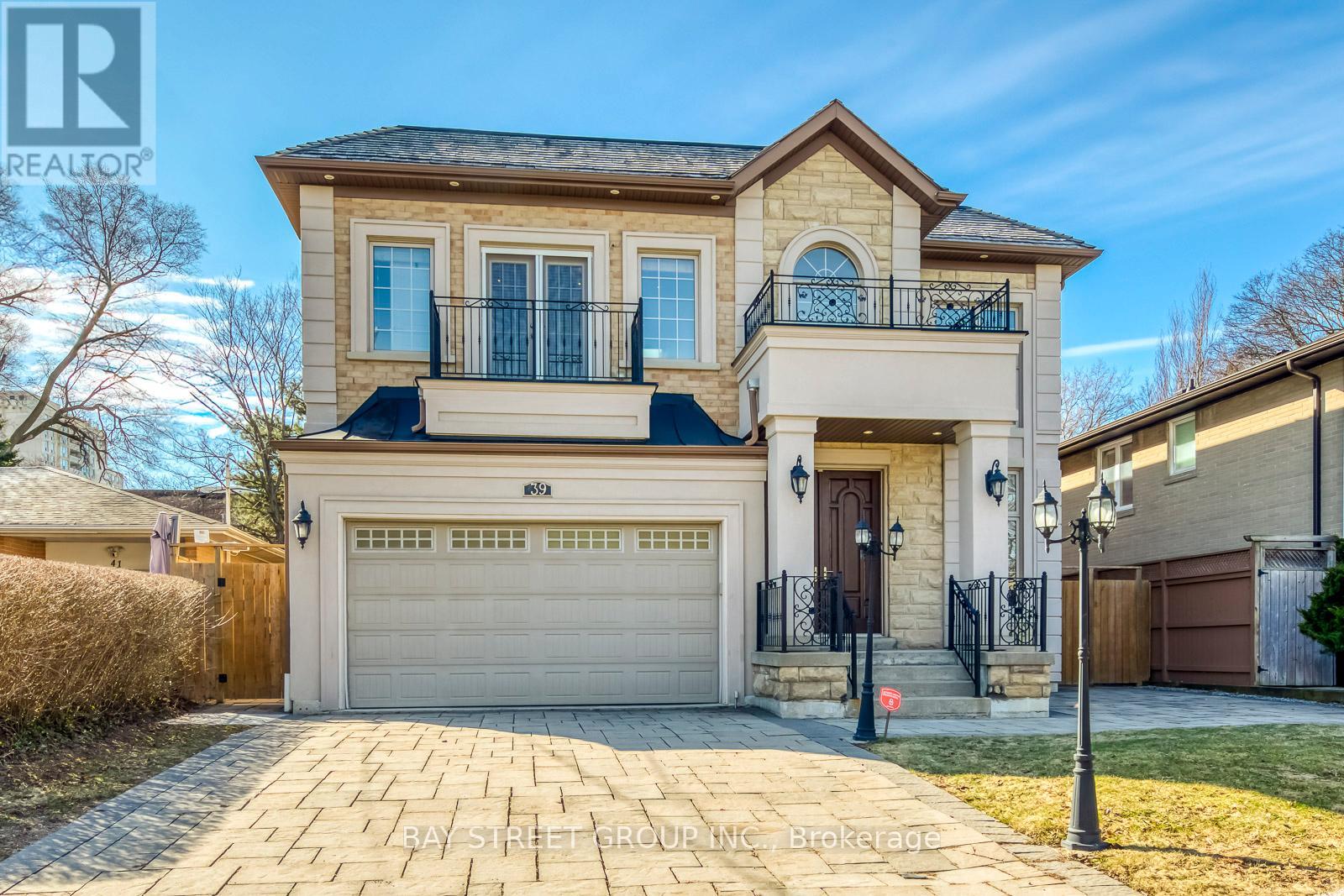 39 FOXWARREN DRIVE