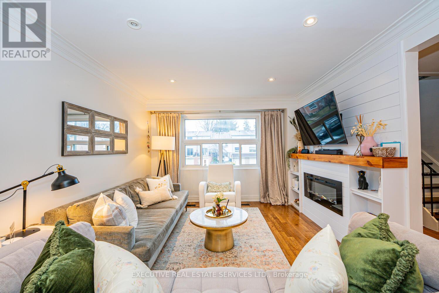 Row / Townhouse for Sale in 145 - 1050 SHAWNMARR ROAD|Mississauga (Port Credit), Ontario L5H3V1 4