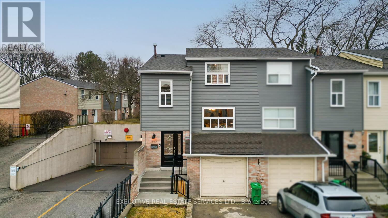 Row / Townhouse for Sale in 145 - 1050 SHAWNMARR ROAD|Mississauga (Port Credit), Ontario L5H3V1