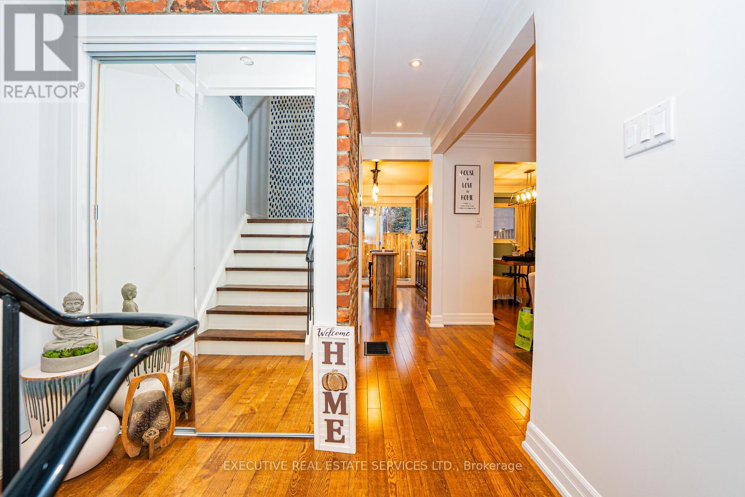 Row / Townhouse for Sale in 145 - 1050 SHAWNMARR ROAD|Mississauga (Port Credit), Ontario L5H3V1 3