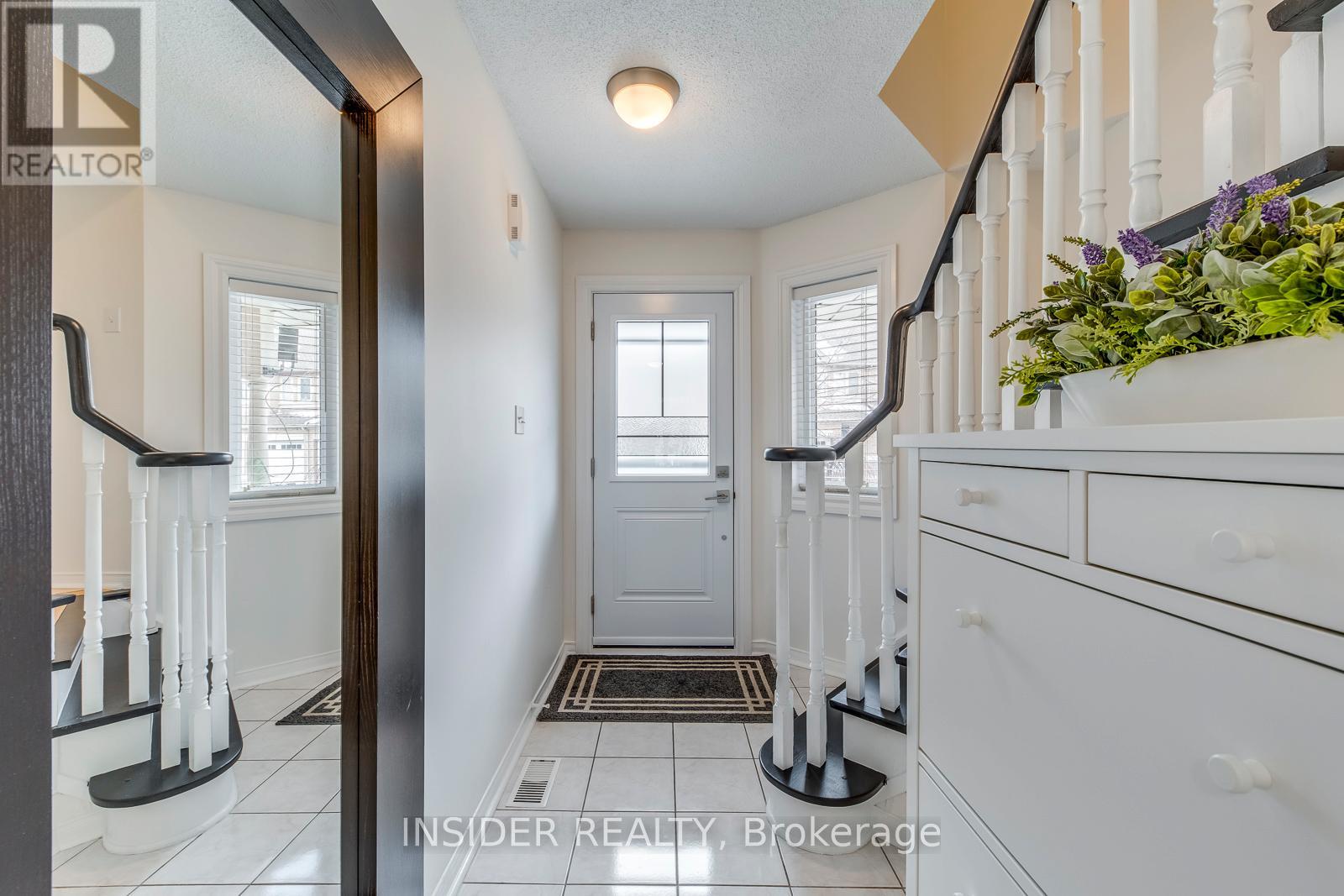 Row / Townhouse for Sale in 14 - 455 APACHE COURT|Mississauga (Hurontario), Ontario L4Z3W8 3