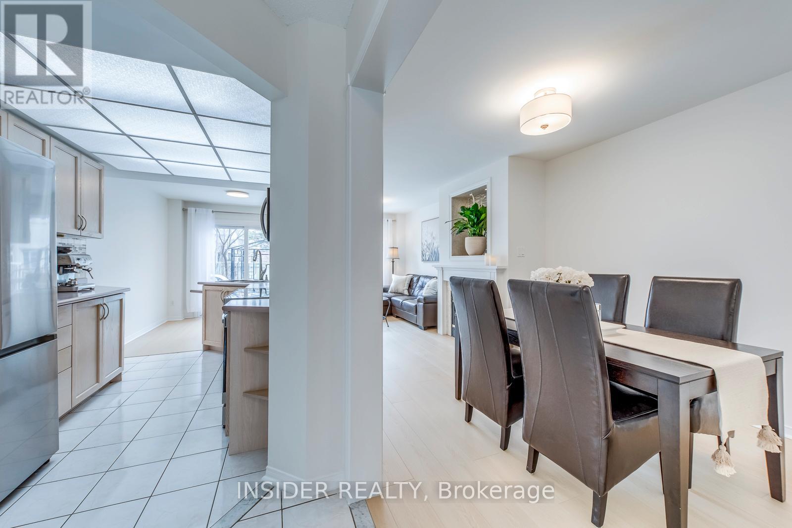 Row / Townhouse for Sale in 14 - 455 APACHE COURT|Mississauga (Hurontario), Ontario L4Z3W8 4