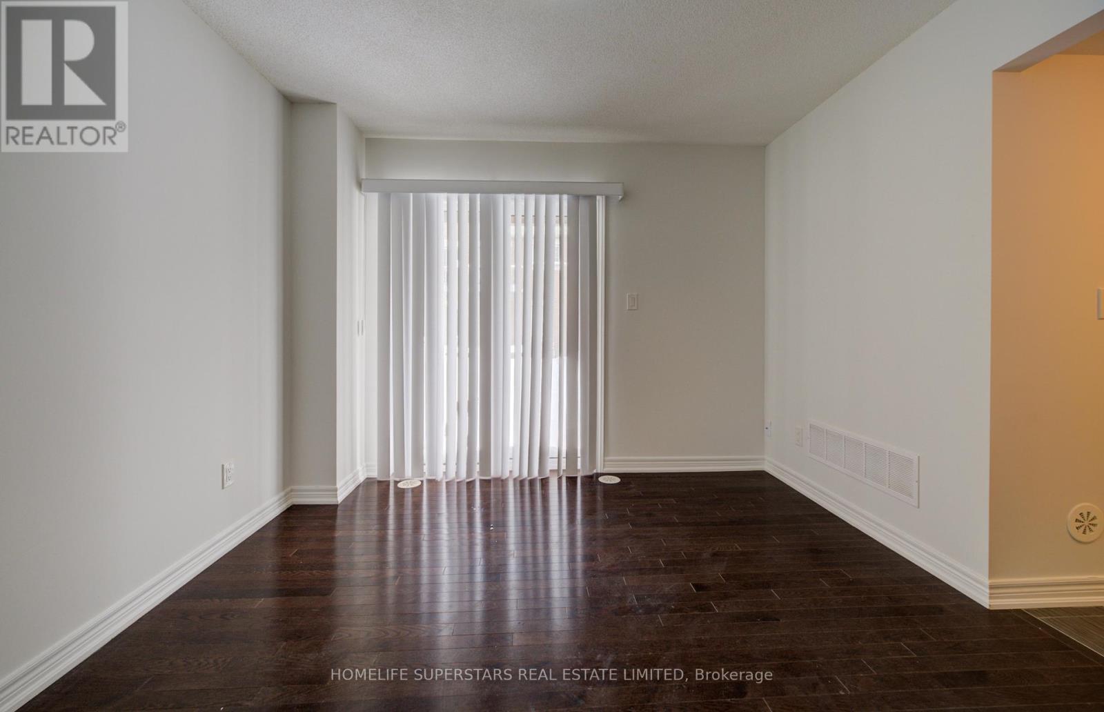 Row / Townhouse for Sale in 40 - 9 ASPEN HILLS ROAD|Brampton (Credit Valley), Ontario L6Y6E3 5