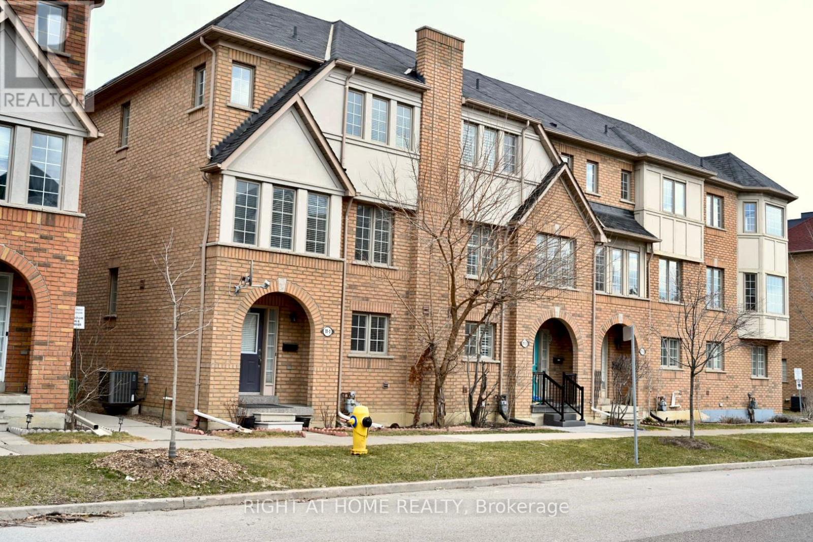 Row / Townhouse for Sale in 1 - 11 WEST DEANE PARK DRIVE|Toronto (Eringate-Centennial-West Deane), Ontario M9B2R5 4