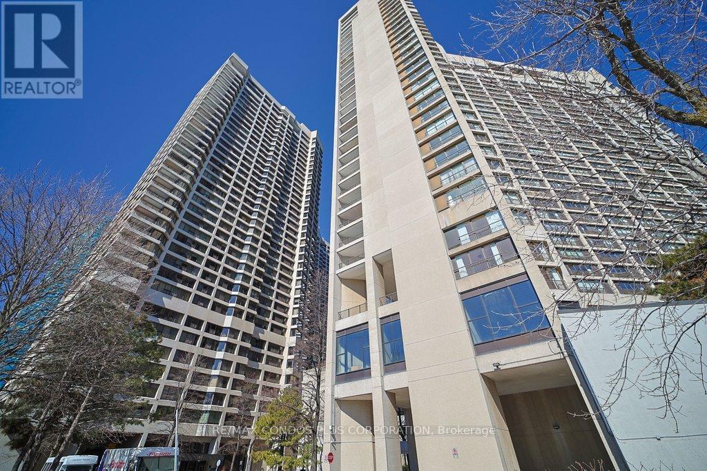 2232 - 33 HARBOUR SQUARE