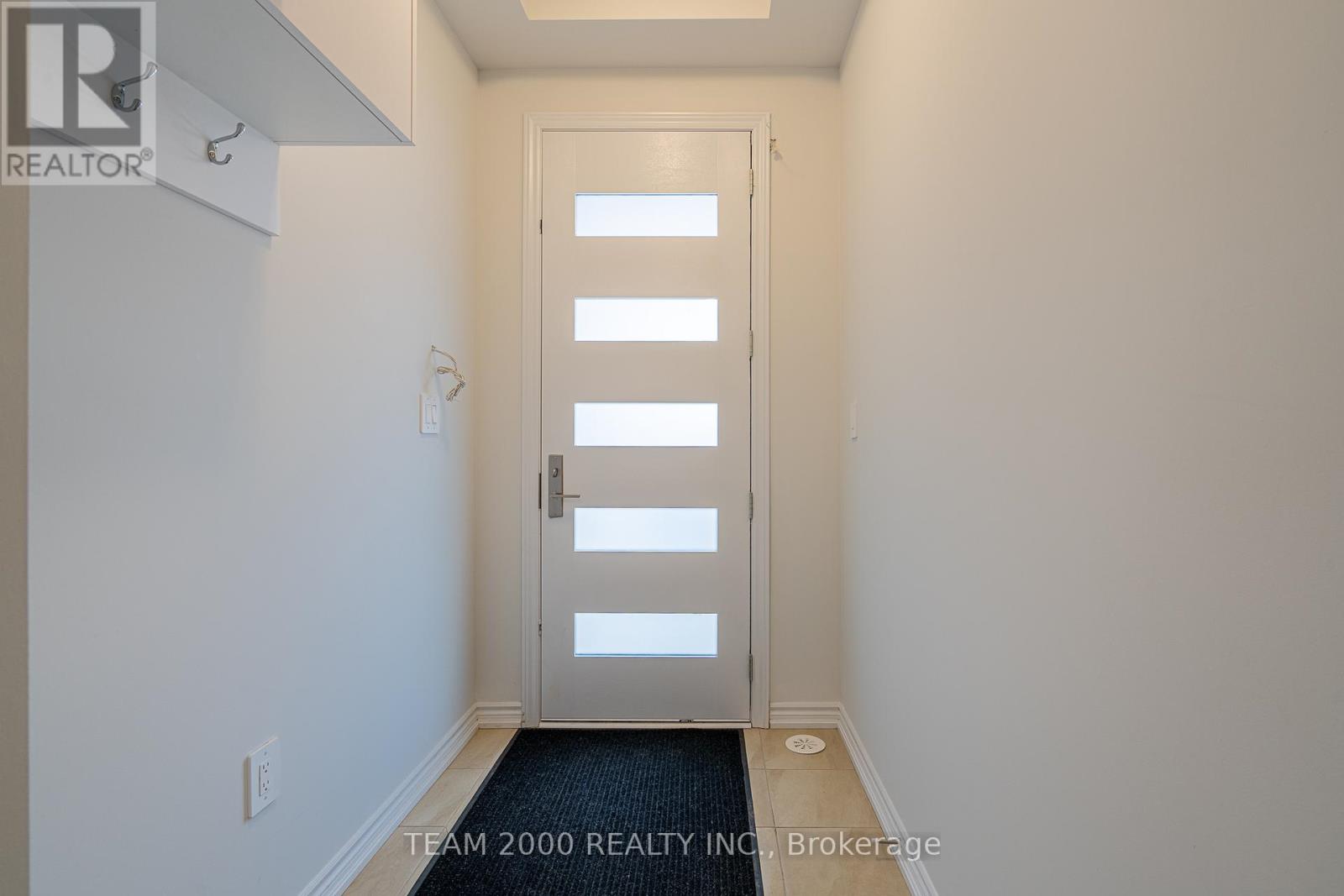 Row / Townhouse for Sale in 1277 NATIONAL VALLEY DRIVE|Mississauga (East Credit), Ontario L5V0E9 2