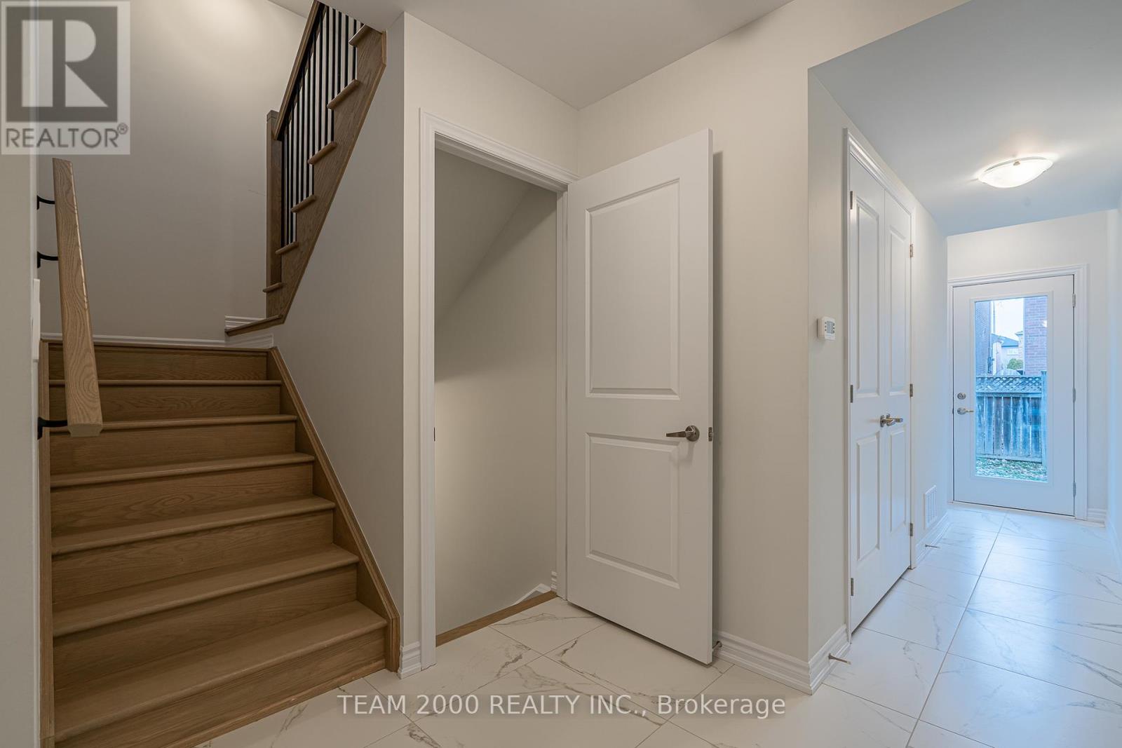 Row / Townhouse for Sale in 5899 SAIGON STREET|Mississauga (East Credit), Ontario L5V0E9 4