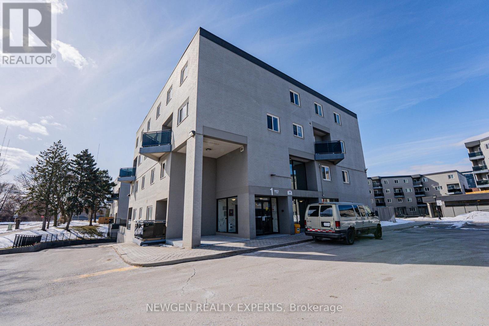 Row / Townhouse for Sale in 88 - 2001 BONNYMEDE DRIVE|Mississauga (Clarkson), Ontario L5J4H8 2