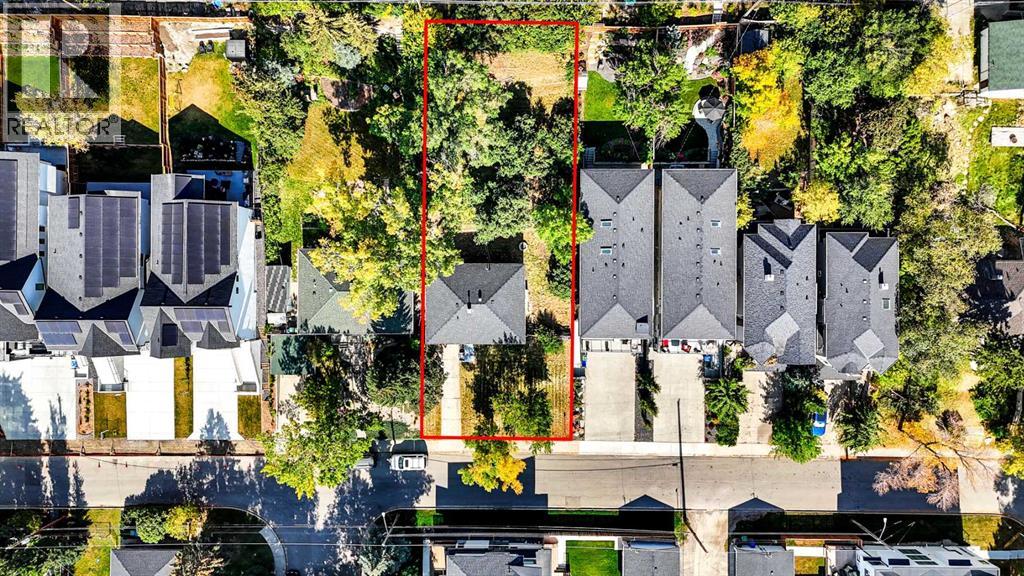 House for Sale in 3652 8 Avenue NW|Calgary, Alberta T2N1E1