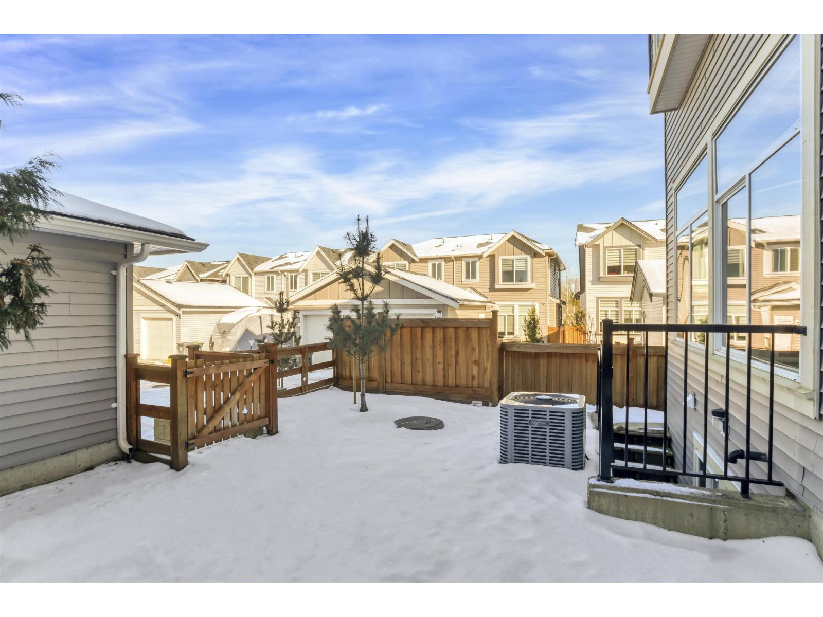 For sale: 19685 74 AVENUE, Langley, British Columbia V2Y3G6