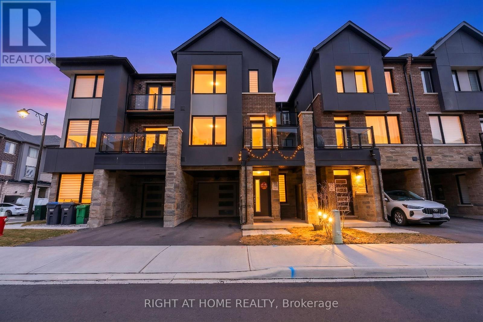 Row / Townhouse for Sale in 5125 VETERE STREET|Mississauga (Churchill Meadows), Ontario L5M2S8