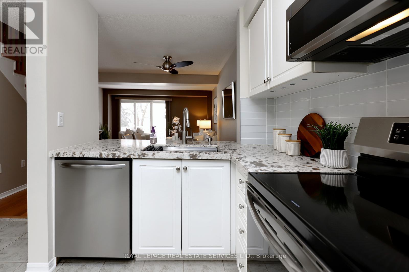 Row / Townhouse for Sale in 67 - 1575 SOUTH PARADE COURT|Mississauga (East Credit), Ontario L5M6E9 5