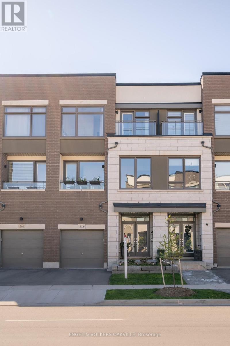 Row / Townhouse for Sale in 228 WHEAT BOOM DRIVE|Oakville (GO Glenorchy), Ontario L6H0P4 2