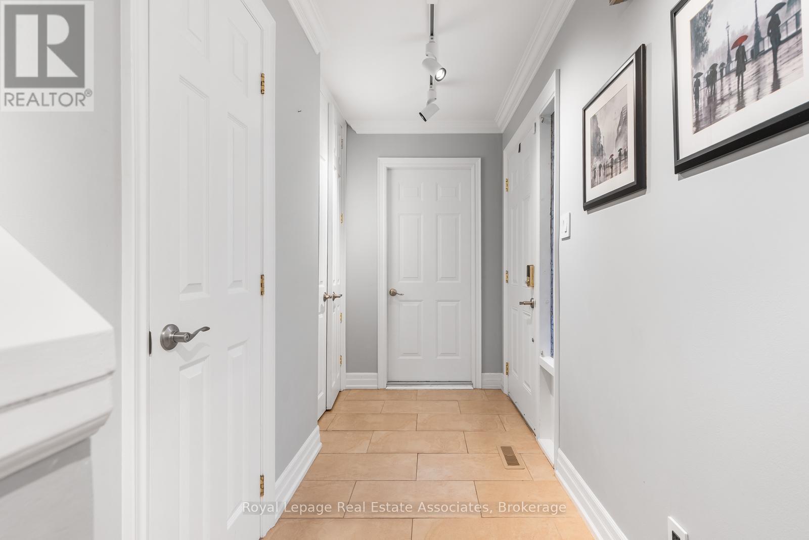 Row / Townhouse for Sale in 25 - 2766 FOLKWAY DRIVE|Mississauga (Erin Mills), Ontario L5L3M3 3