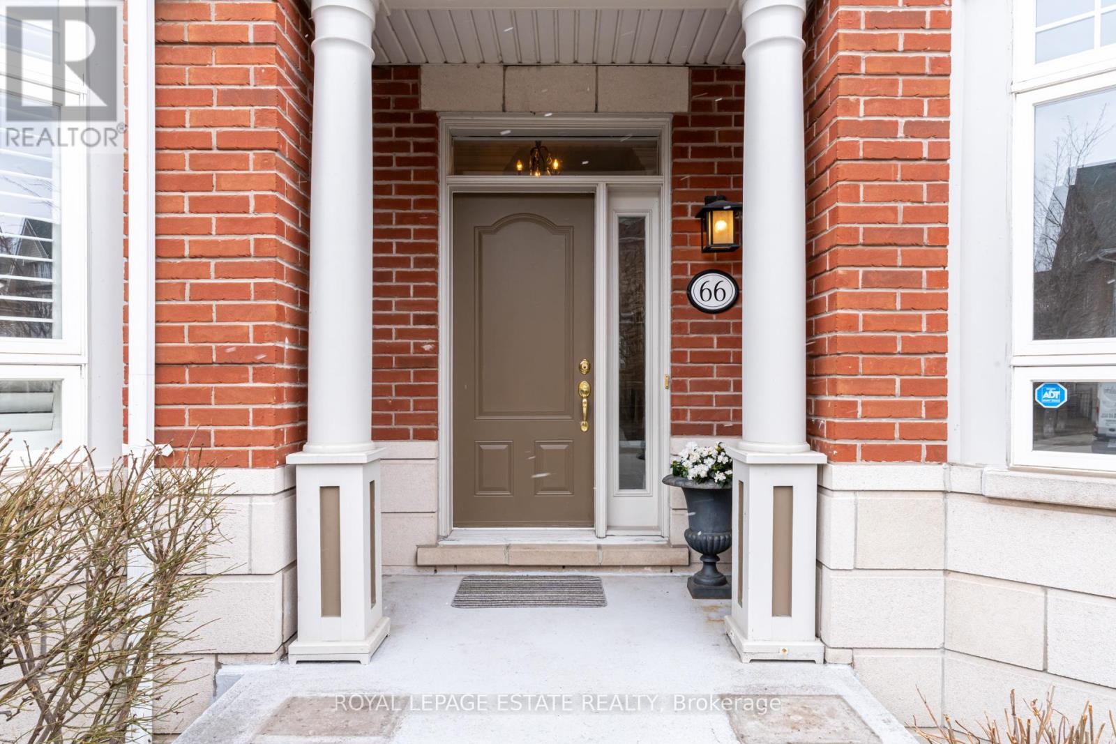 Row / Townhouse for Sale in 66 COMPASS WAY|Mississauga (Port Credit), Ontario L5G4T8 5
