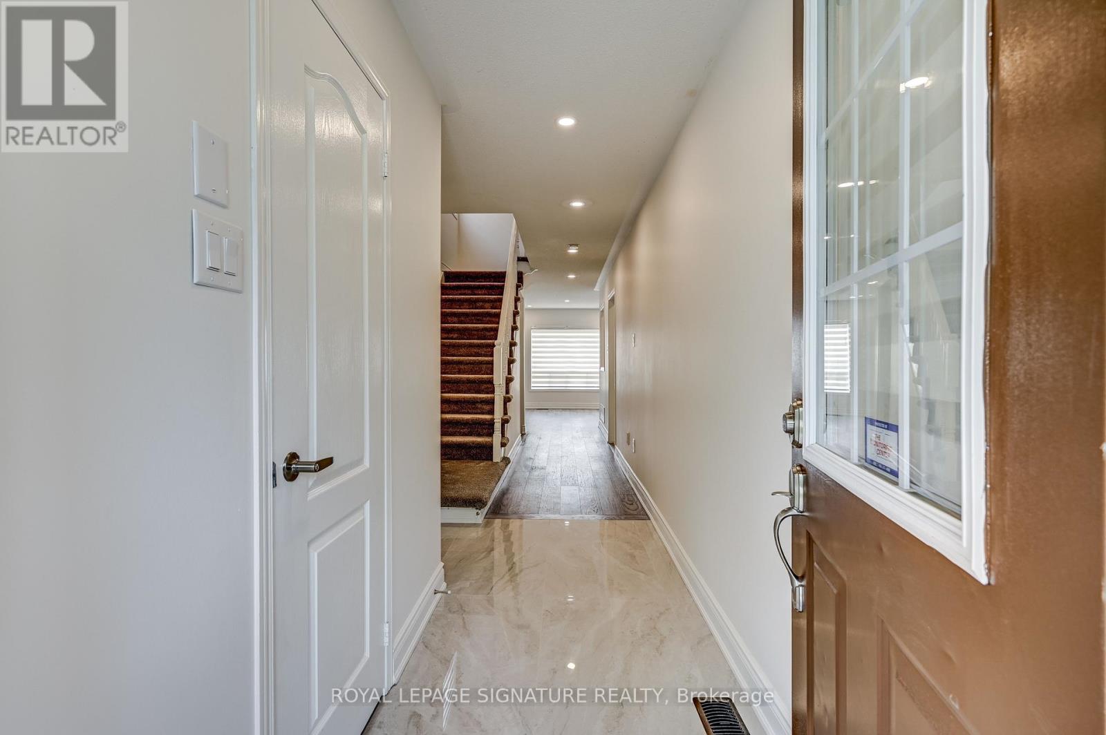 Row / Townhouse for Sale in 36 - 7360 ZINNIA PLACE|Mississauga (Meadowvale Village), Ontario L5W2A3 2