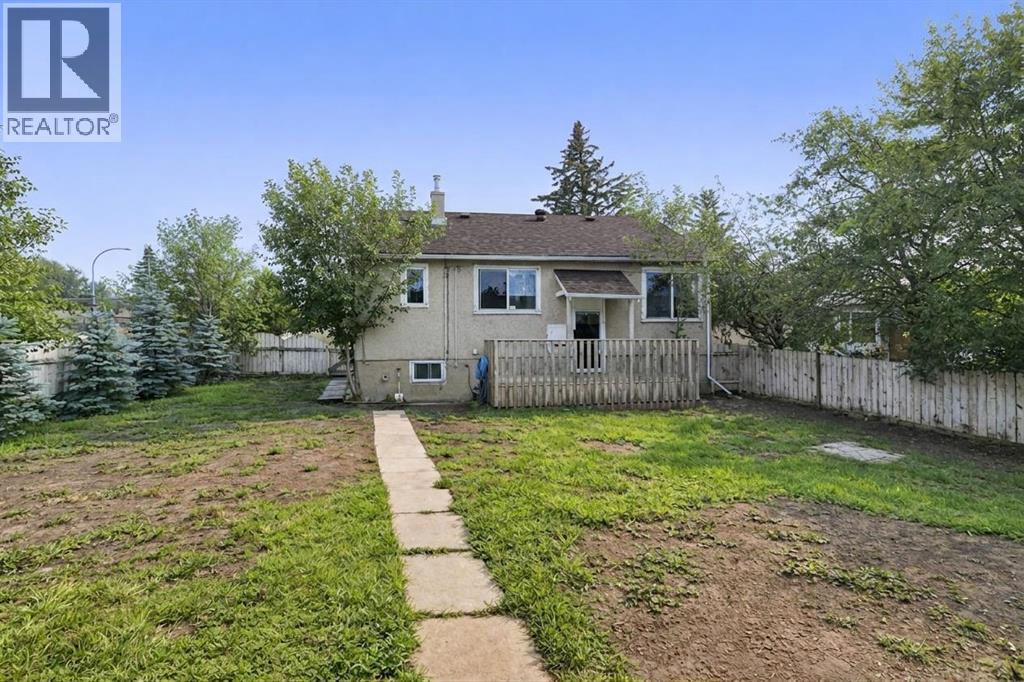 House for Sale in 326 27 Avenue NE|Calgary, Alberta T2E2A2 3