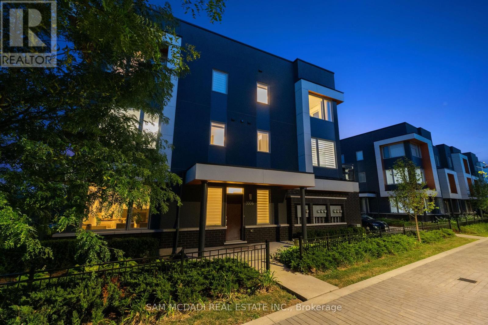 Row / Townhouse for Sale in 34 - 3006 CREEKSHORE COMMON|Oakville (GO Glenorchy), Ontario L6M0Y6 2