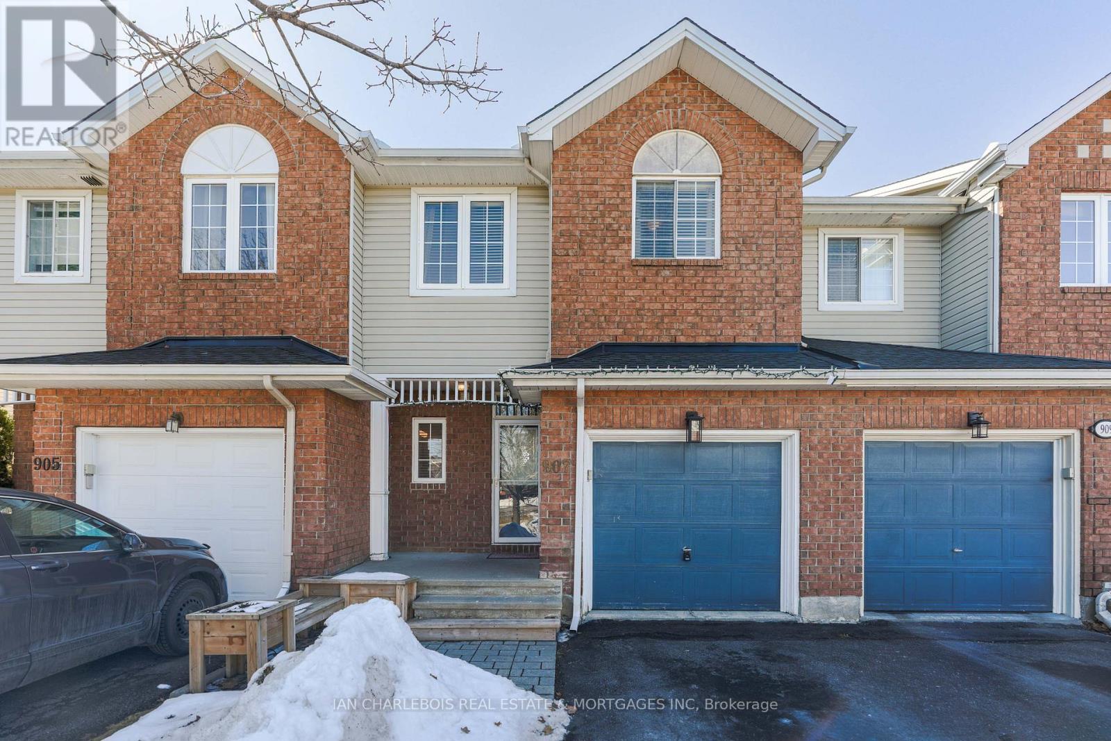 907 MARKWICK CRESCENT